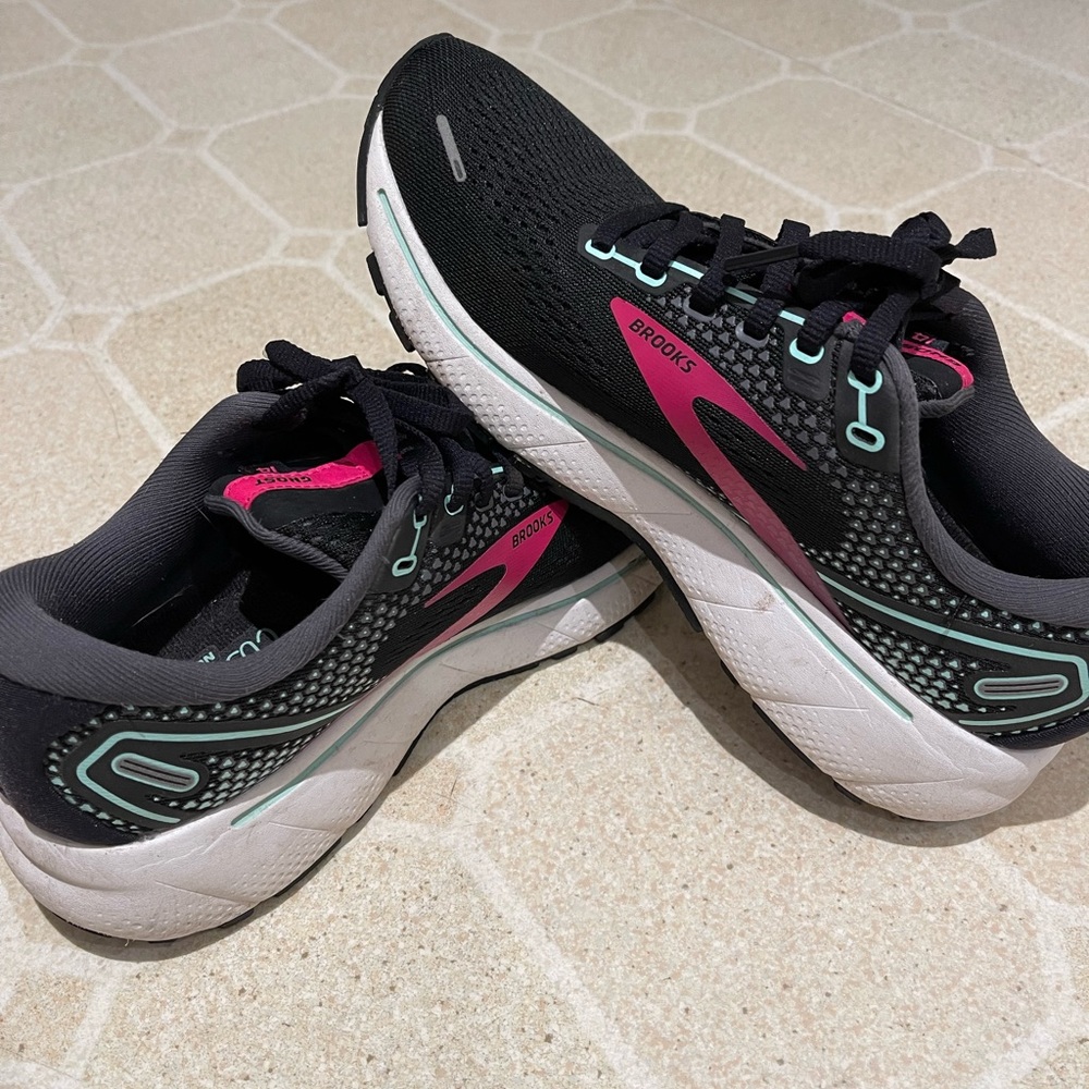 Brook”s Women’s Ghost Running/walking Sneakers